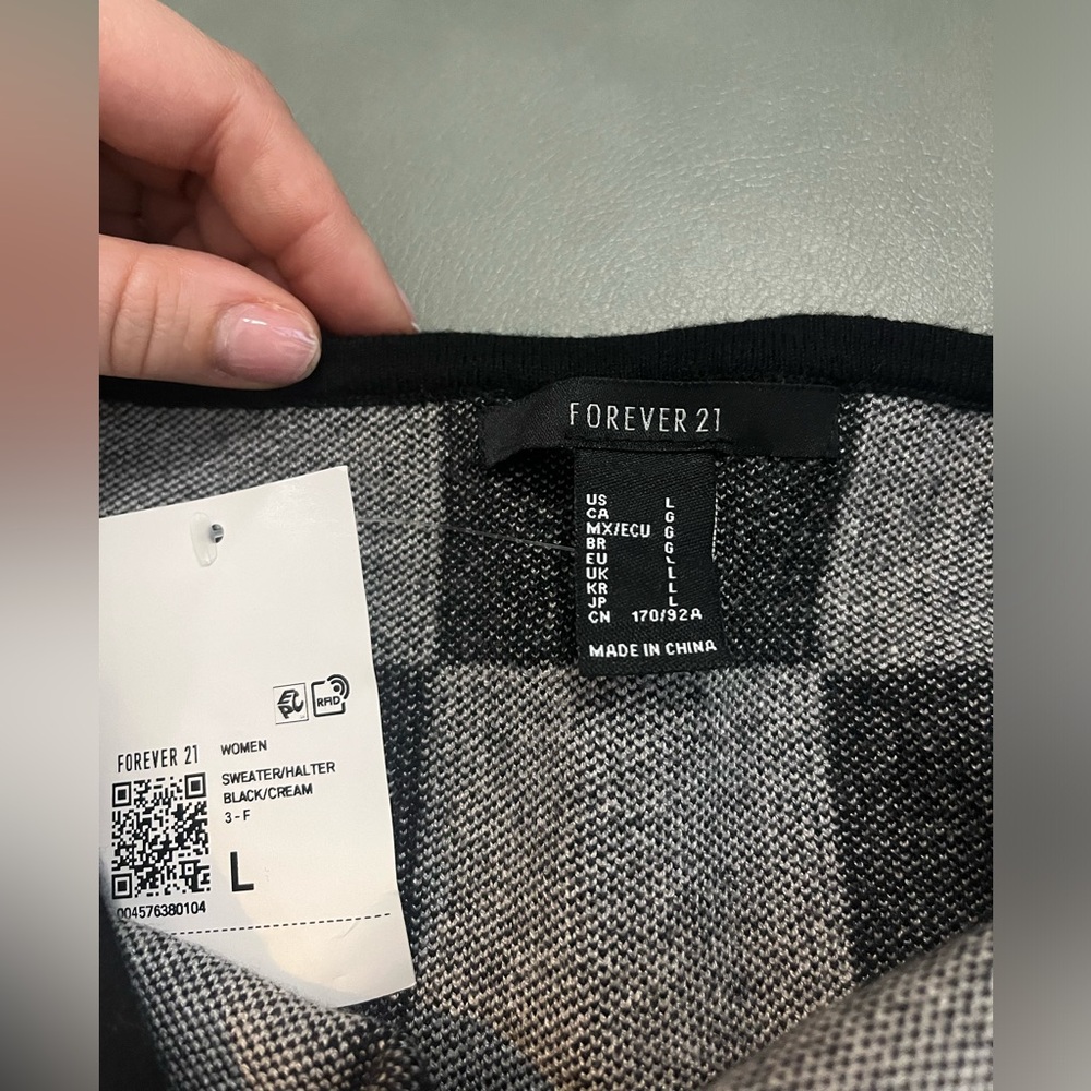 NWT Black and White Halter Checkered Top - Picture 7 of 7